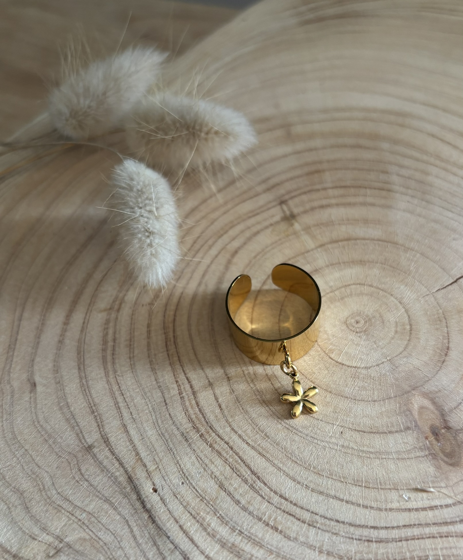 Bague breloque fleur dorée