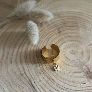 Bague breloque fleur blanche